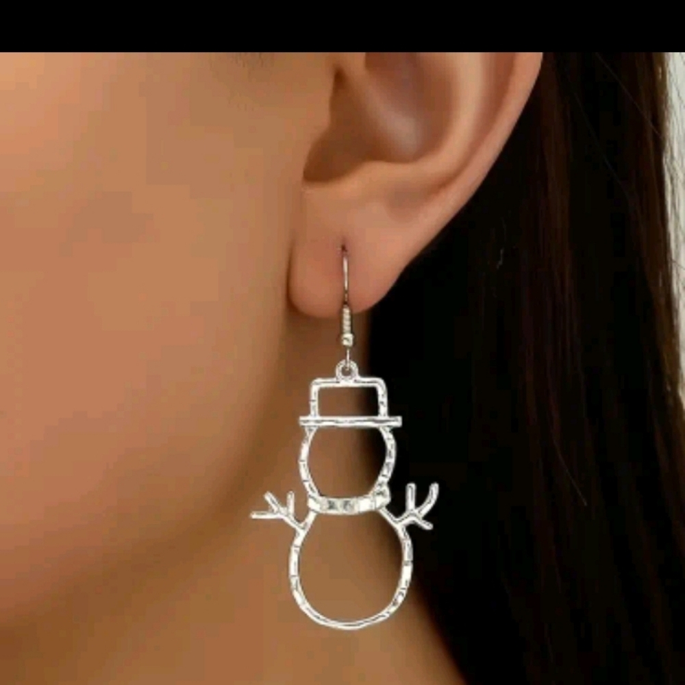 Chic Silver Snowman Earrings